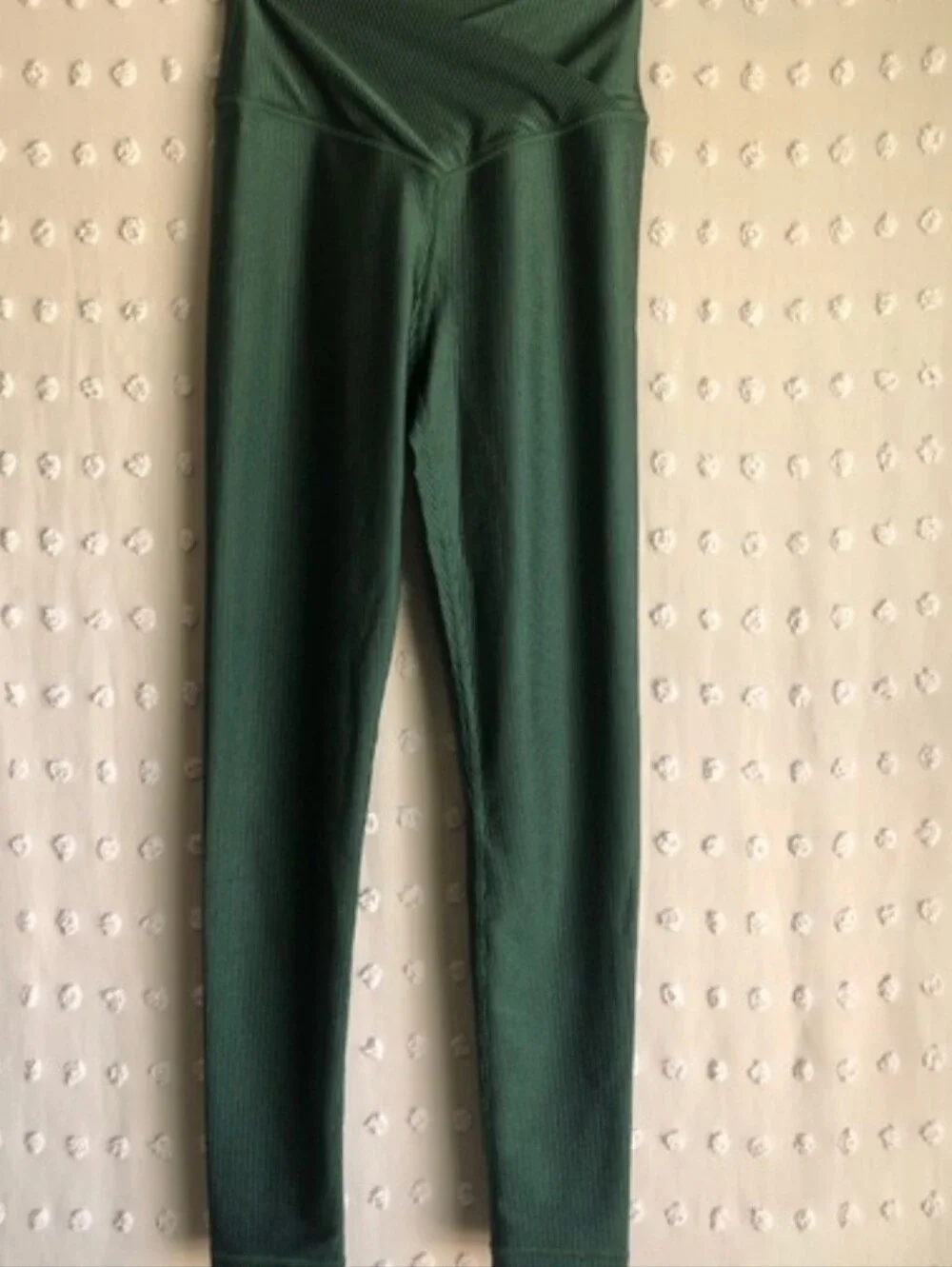 MATCHING SET: Aerie Offline Ribbed Metallic Green Top And Leggings Workout set